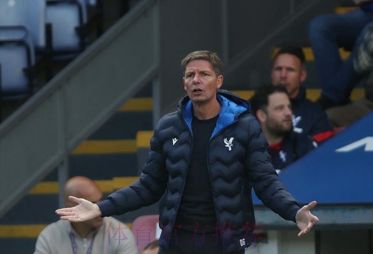 记者:格拉斯纳的傲慢和战术能力在曼联玩不转,他不适合 记者:格拉斯纳的傲慢和战术能力在曼联玩不转,他不适合